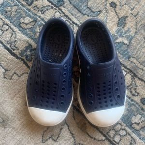 Native size 7 navy shoes